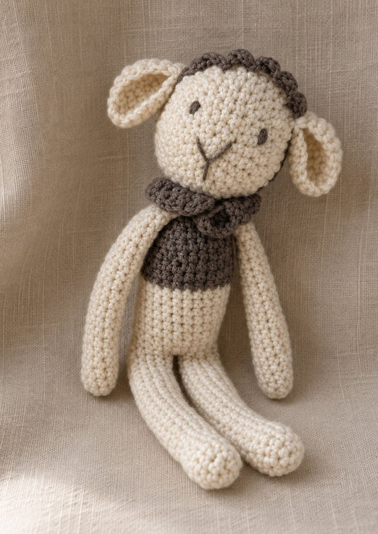 mouton doudou en pull, le petit curieux.
