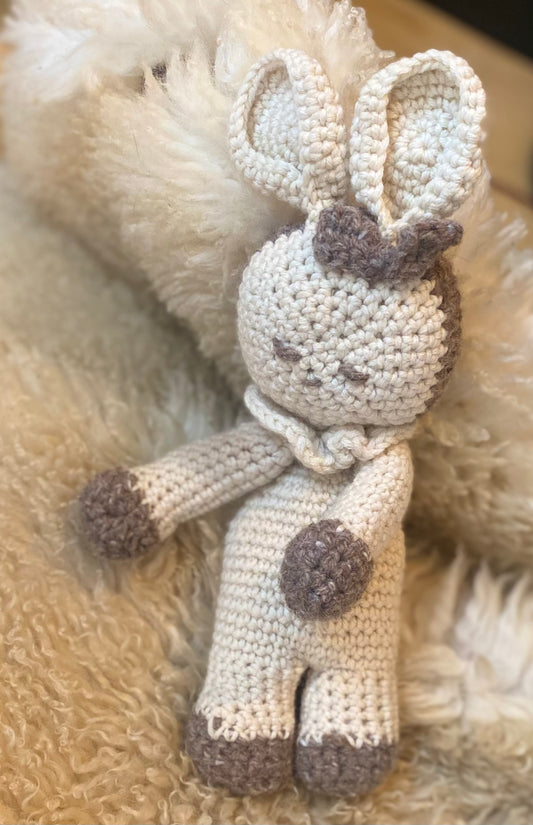 Doudou Lapin en pure laine  de mouton mérinos,  fait-main, 100 % produit et fabriqué en France. Non teinté, non traité.