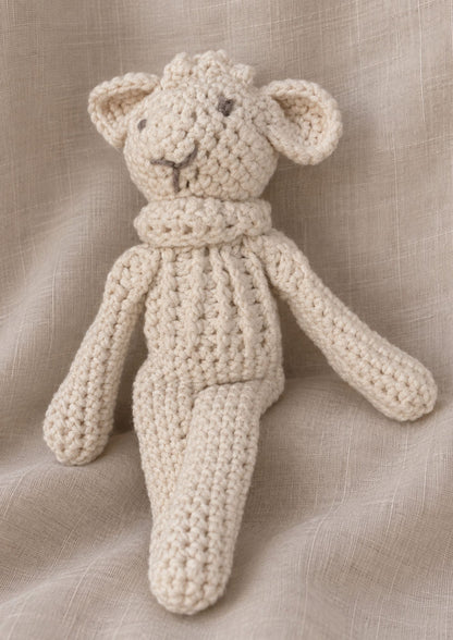 mouton doudou en col roulé. Neige.