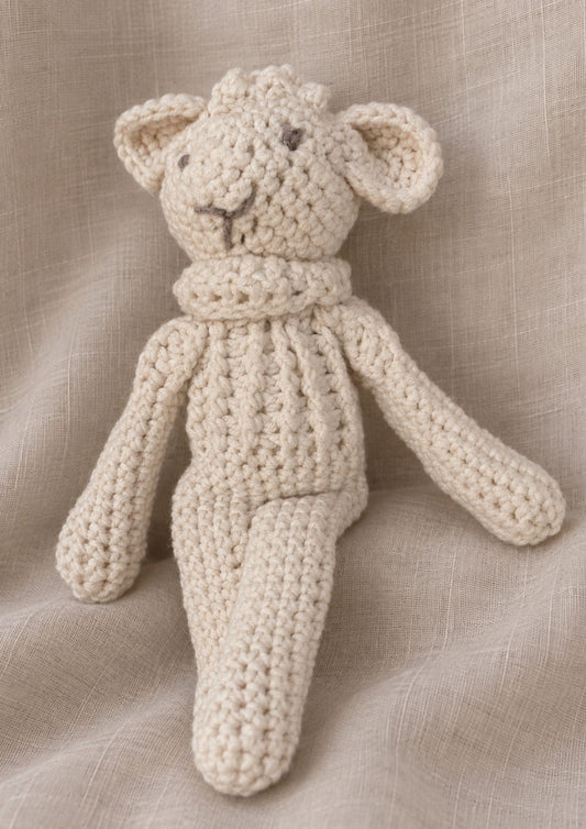 mouton doudou en col roulé. Neige.